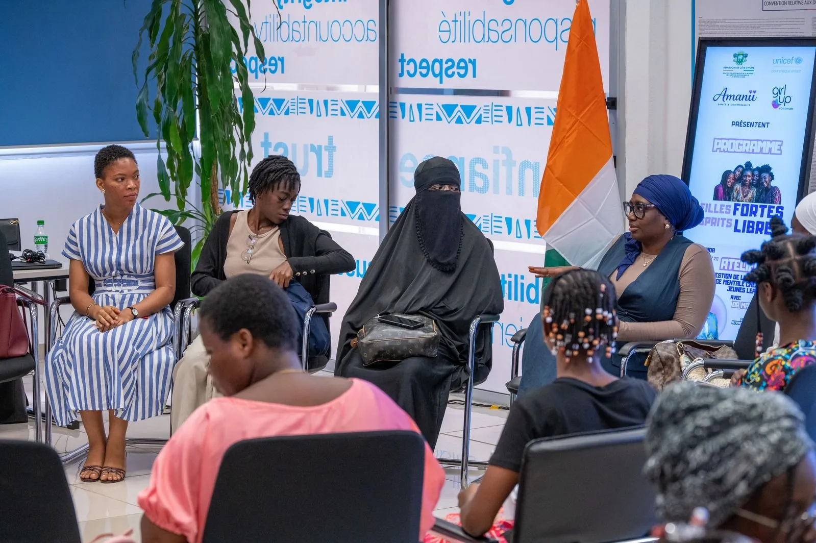 Atelier Amanii avec des jeunes filles et des sages-femmes